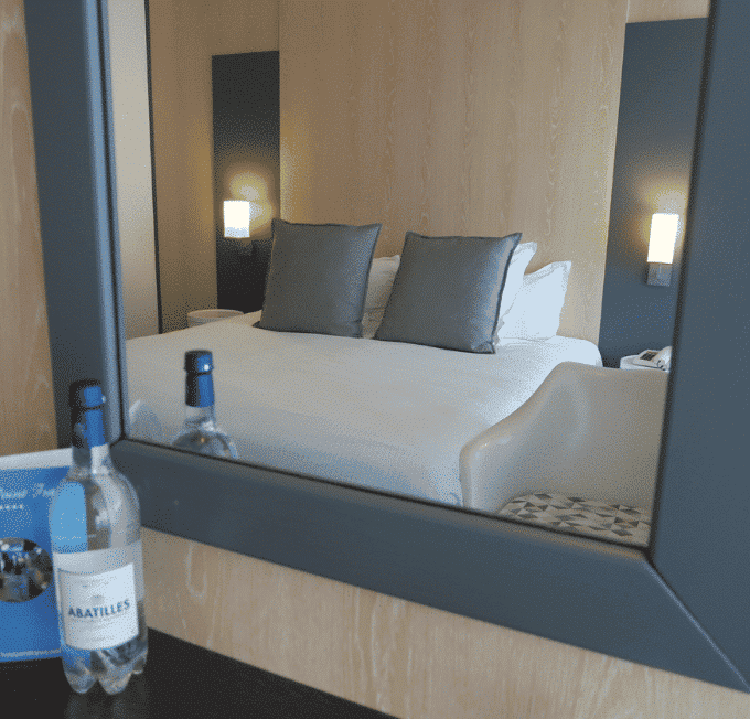 miroir chambre hôtel arcachon