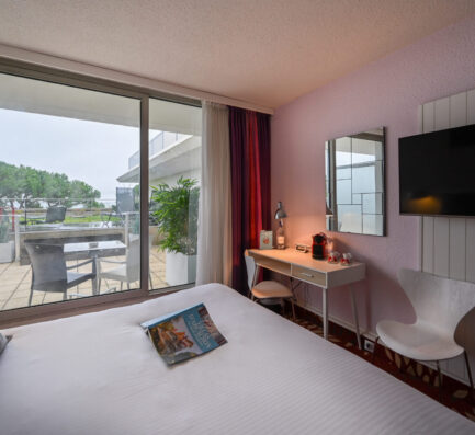 CHAMBRE-CLASSIQUE-VUE-MER-TERRASSE-SOLARIUM