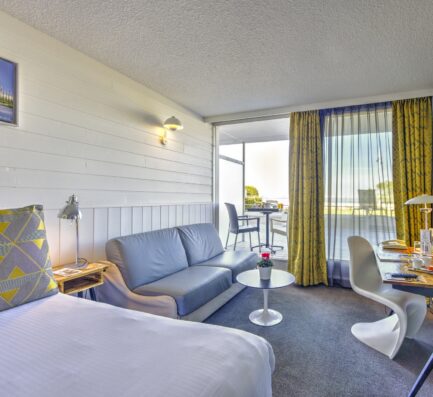 CHAMBRE-SUPERIEURE-VUE-MER-TERRASSE-SOLARIUM